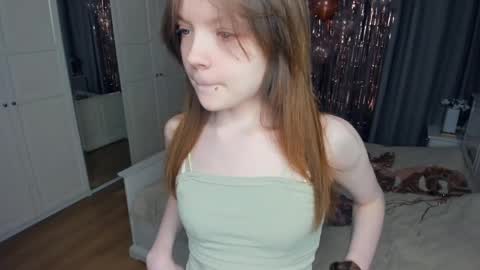 Snapshot of cuty_petite chatting on 04-04-26, 06:11 Anne online show from 04-04-26, 06:11