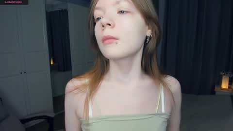 Snapshot of cuty_petite chatting on 04-07-26, 06:14 Anne online show from 04-07-26, 06:14