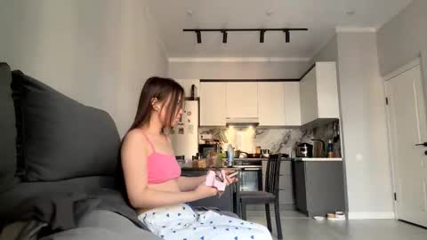 Snapshot of cwenecollins chatting on 09-09-25, 10:04 Akemi online show from 09-09-25, 10:04