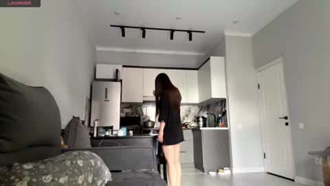 Snapshot of cwenecollins chatting on 09-11-25, 09:42 Akemi online show from 09-11-25, 09:42