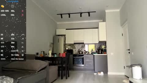 Snapshot of cwenecollins chatting on 09-16-25, 08:15 Akemi online show from 09-16-25, 08:15