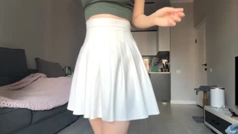 Snapshot of cwenecollins chatting on 09-20-25, 08:37 Akemi online show from 09-20-25, 08:37