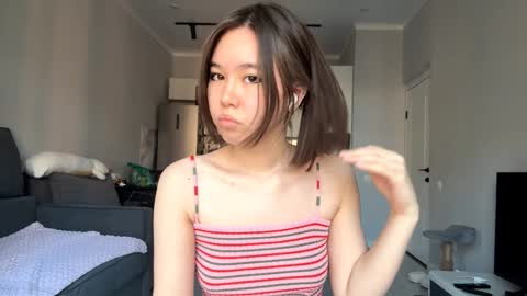 Snapshot of cwenecollins chatting on 10-28-25, 08:40 Akemi online show from 10-28-25, 08:40