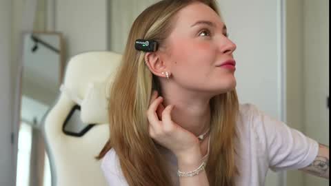 EMILY online show from 02-05-25, 11:23