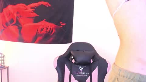 cel I am independent Help me reach 200 thumbs up uwu online show from 12-03-25, 06:21