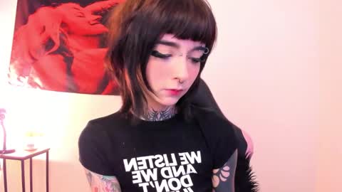 cel I am independent Help me reach 200 thumbs up uwu online show from 01-10-26, 04:36