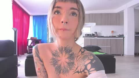 cel I am independent Help me reach 200 thumbs up uwu online show from 06-26-26, 06:23