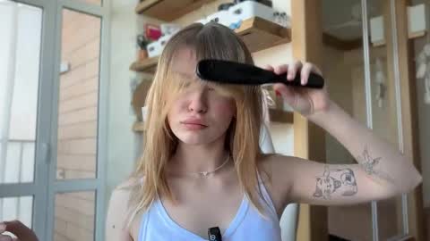 Im Emi streaming with my friend Reyna today online show from 04-17-26, 11:24