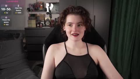 Snapshot of cybersamuraii chatting on 03-05-26, 01:18 Helen Blossom online show from 03-05-26, 01:18