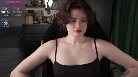 Snapshot of cybersamuraii chatting on 03-19-26, 01:37 Helen Blossom online show from 03-19-26, 01:37