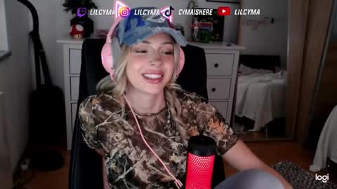 Snapshot of cymaishere chatting on 10-13-25, 04:29 cymaishere online show from 10-13-25, 04:29