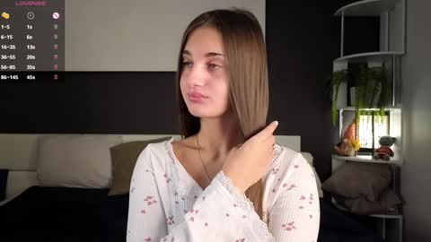 Snapshot of czamabech chatting on 01-17-25, 01:04 Isabella online show from 01-17-25, 01:04