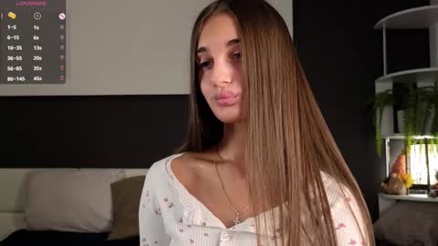 Snapshot of czamabech chatting on 01-17-25, 04:06 Isabella online show from 01-17-25, 04:06
