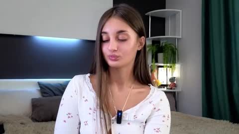 Snapshot of czamabech chatting on 02-17-25, 04:09 Isabella online show from 02-17-25, 04:09
