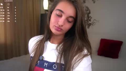 Snapshot of czamabech chatting on 09-28-25, 01:33 Isabella online show from 09-28-25, 01:33