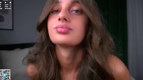 Isabella online show from 11-28-25, 01:08