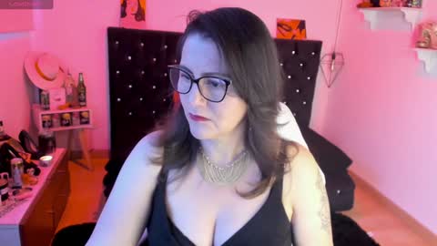 Mia  online show from 01-24-25, 11:37