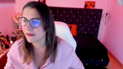 Mia  online show from 01-27-25, 11:43