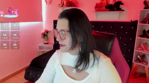 Mia  online show from 10-05-25, 12:25