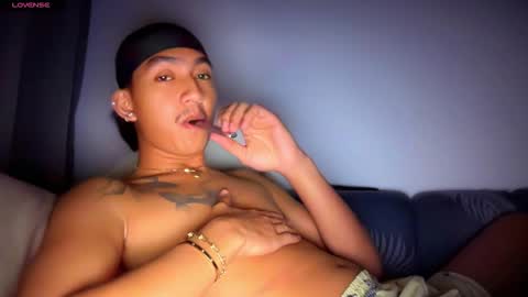 Snapshot of daario_nahariss chatting on 10-15-25, 07:58 online show from 10-15-25, 07:58