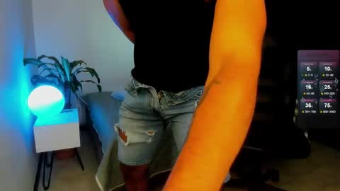 Snapshot of daarkomalfoy chatting on 10-18-25, 12:28 Mauricio online show from 10-18-25, 12:28