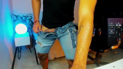 Snapshot of daarkomalfoy chatting on 10-24-25, 08:27 Mauricio online show from 10-24-25, 08:27