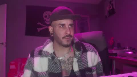 Snapshot of dabirdfree chatting on 11-13-25, 01:04 Destroyer online show from 11-13-25, 01:04