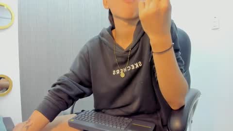 Snapshot of daddy_darcks chatting on 09-08-25, 08:30 daddy_darcks online show from 09-08-25, 08:30