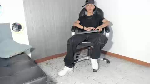 Snapshot of daddy_darcks chatting on 09-17-25, 07:59 daddy_darcks online show from 09-17-25, 07:59