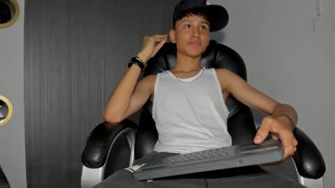 Snapshot of daddy_darcks chatting on 10-01-25, 08:26 daddy_darcks online show from 10-01-25, 08:26