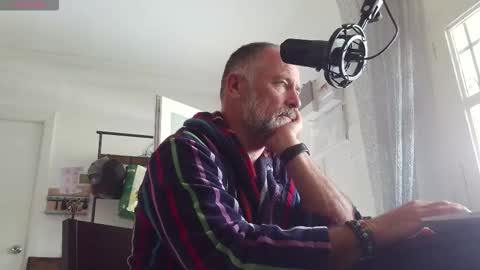 Snapshot of daddybearvlc chatting on 11-01-25, 11:56 DaddyBear online show from 11-01-25, 11:56