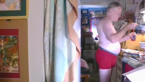Snapshot of daddycubbyhubby chatting on 10-05-25, 10:18 Daddy online show from 10-05-25, 10:18
