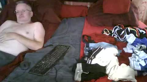 Snapshot of daddycubbyhubby chatting on 10-19-25, 11:27 Daddy online show from 10-19-25, 11:27