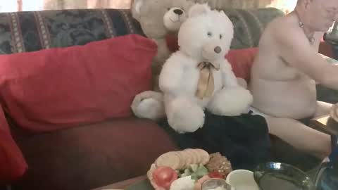 Snapshot of daddycubbyhubby chatting on 10-26-25, 05:41 Daddy online show from 10-26-25, 05:41