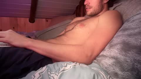 Snapshot of daddydoesit69 chatting on 12-21-24, 04:09 Leo online show from 12-21-24, 04:09