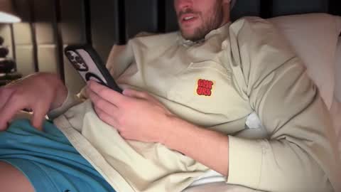 Snapshot of daddydoesit69 chatting on 01-10-25, 06:49 Leo online show from 01-10-25, 06:49