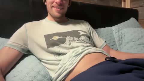 Snapshot of daddydoesit69 chatting on 02-05-25, 02:29 Leo online show from 02-05-25, 02:29