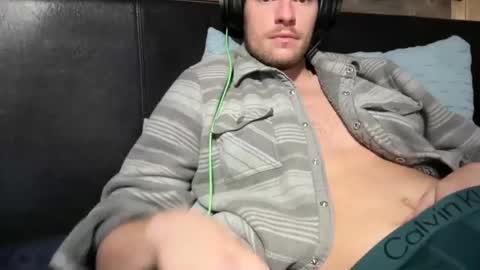 Snapshot of daddydoesit69 chatting on 02-07-25, 12:53 Leo online show from 02-07-25, 12:53