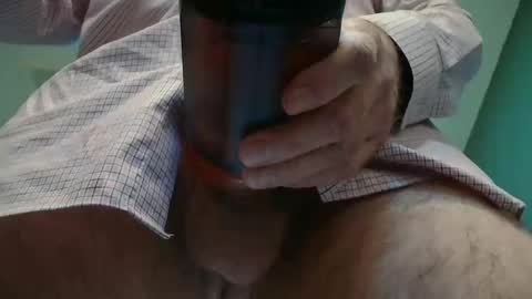 Snapshot of daddyrunner chatting on 02-19-26, 12:06 Daddy Runner online show from 02-19-26, 12:06