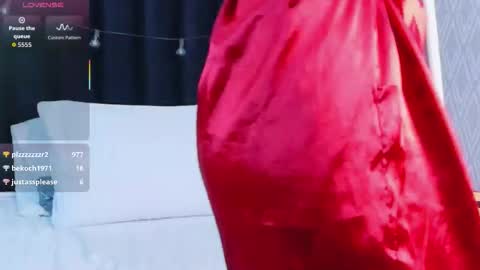 Snapshot of daddys_little_princesss chatting on 10-23-25, 02:22 Antonella online show from 10-23-25, 02:22