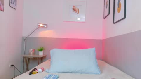 Snapshot of daddys_little_princesss chatting on 11-01-25, 02:52 Antonella online show from 11-01-25, 02:52