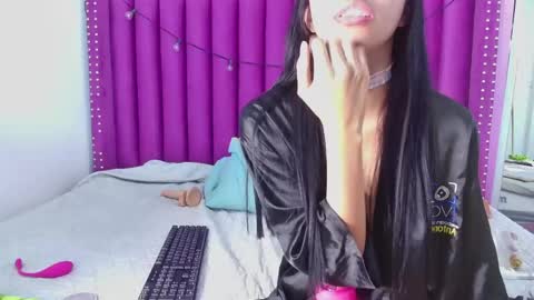 Snapshot of daddys_little_princesss chatting on 05-04-26, 01:23 Antonella online show from 05-04-26, 01:23