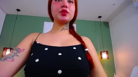 Snapshot of daddys_little_secrett chatting on 12-30-24, 01:58 Valen online show from 12-30-24, 01:58