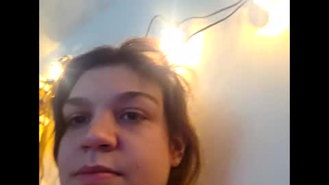 Snapshot of daddyscumslut211 chatting on 12-19-25, 01:01 fairylee21 online show from 12-19-25, 01:01