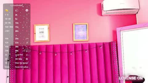 Snapshot of daddysneakinme chatting on 12-08-24, 01:25 Anny online show from 12-08-24, 01:25