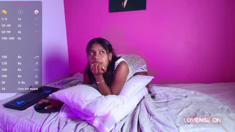 Snapshot of daddysneakinme chatting on 12-12-24, 08:21 Anny online show from 12-12-24, 08:21