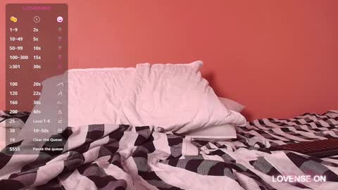 Snapshot of daddysneakinme chatting on 12-23-24, 11:06 Anny online show from 12-23-24, 11:06