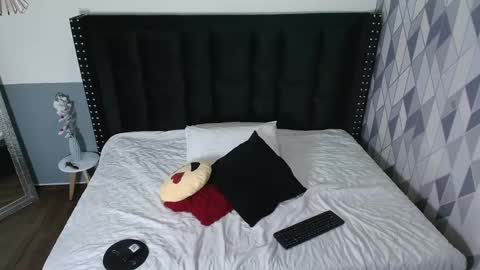 Snapshot of daddysneakinme chatting on 01-03-25, 02:32 Anny online show from 01-03-25, 02:32