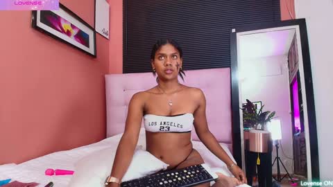 Snapshot of daddysneakinme chatting on 01-14-25, 05:51 Anny online show from 01-14-25, 05:51