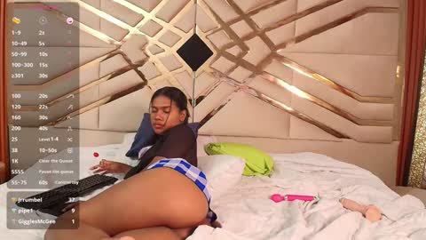 Snapshot of daddysneakinme chatting on 01-27-25, 08:17 Anny online show from 01-27-25, 08:17